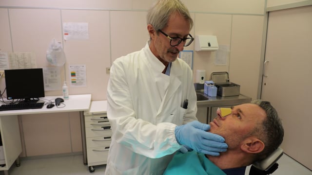 Controllo post-operatorio dopo intervento chirurgico. Valutazione del recupero del paziente 