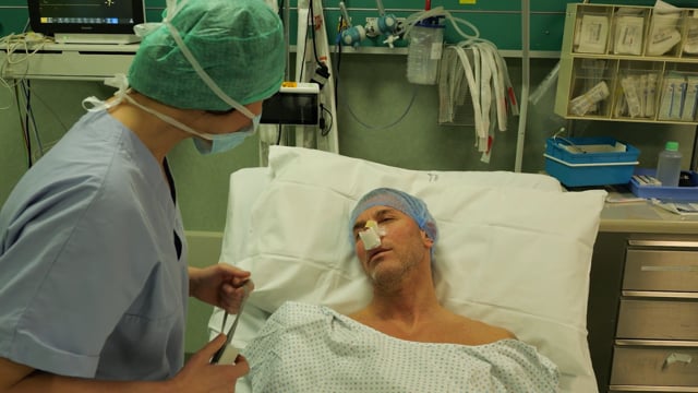 Risveglio del paziente e colloquio con l'anestesista nel post-intervento chirurgico