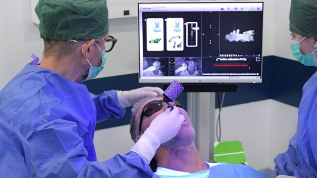 Intervento di impianto dentale